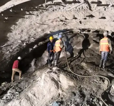 卫辉拱顶带模注浆料的施工流程及注意事项